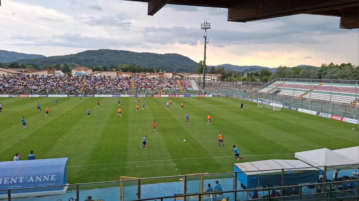 Allenamento Napoli, prove di formazione titolare per Allegri