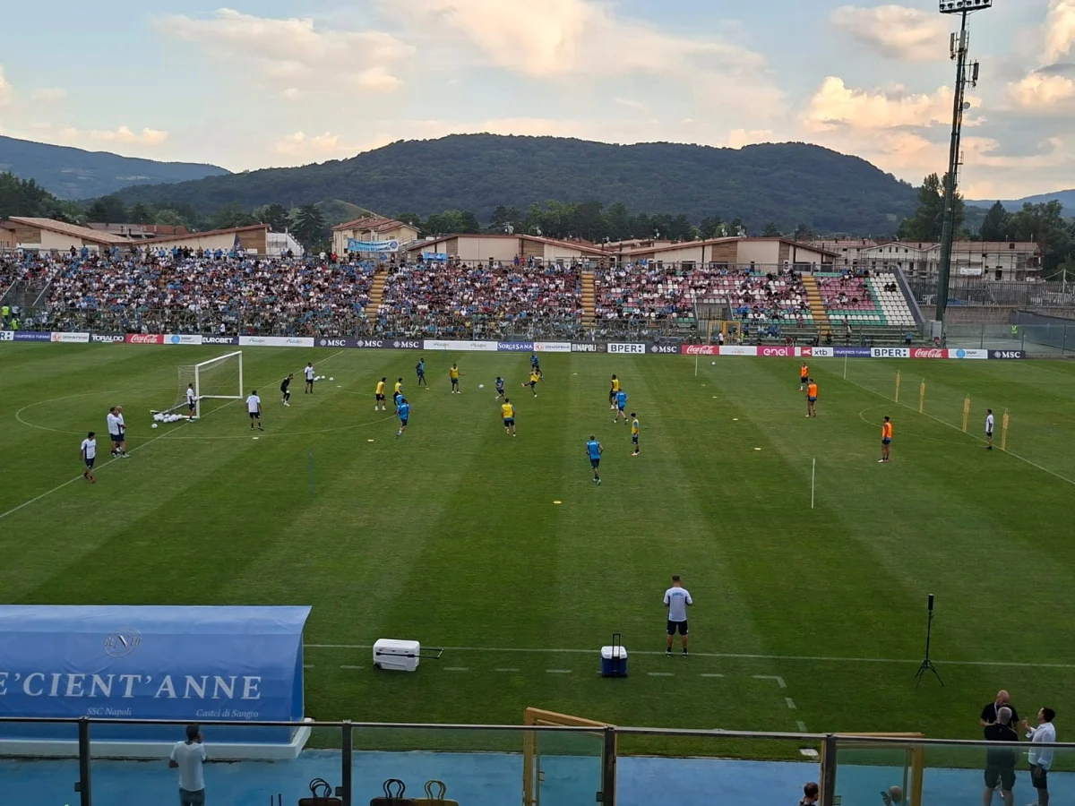 Allenamento Napoli, applausi per De Bruyne. Marianucci out per l’infortunio