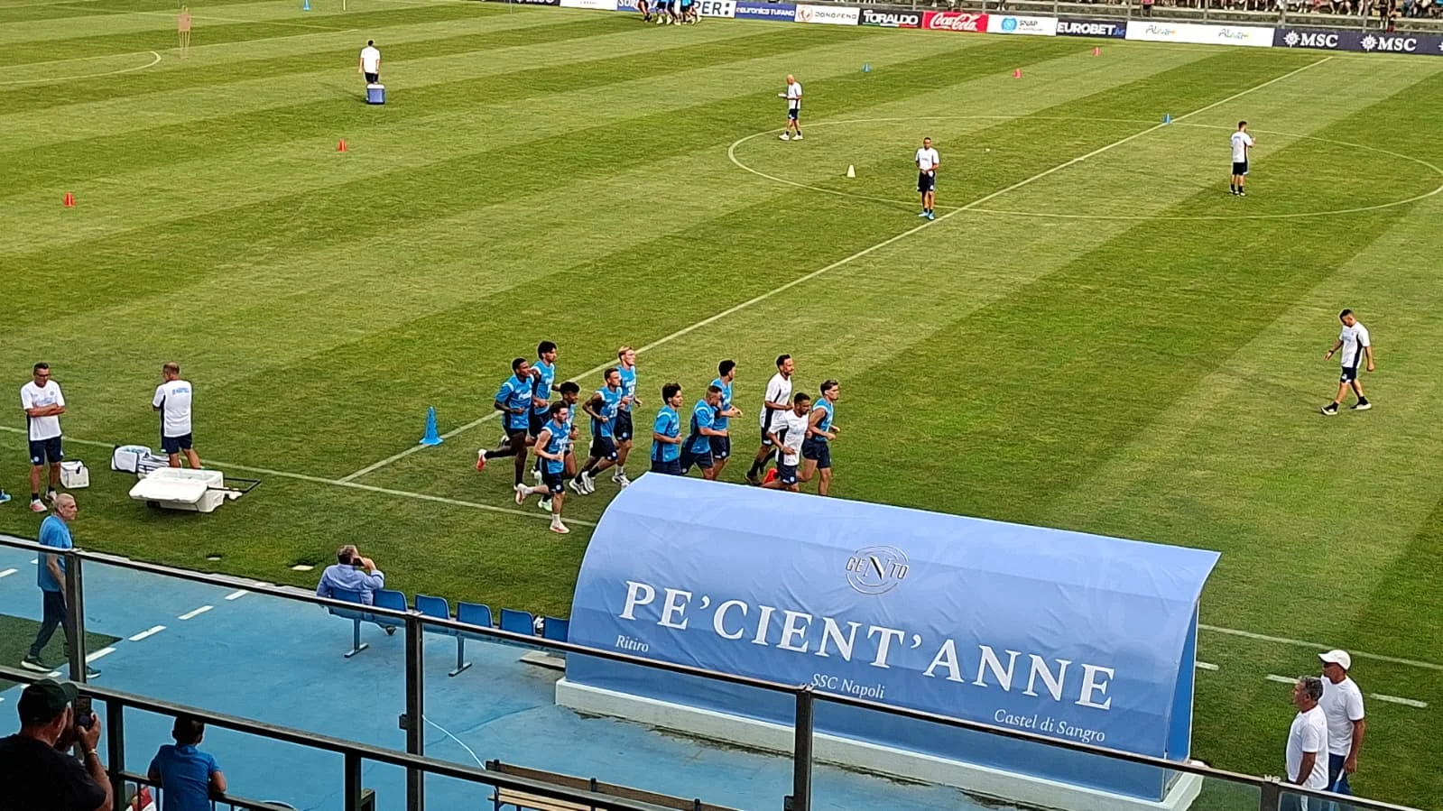 Napoli, al via l’allenamento pomeridiano: c’è anche Gutierrez. Alemao e Careca a bordocampo