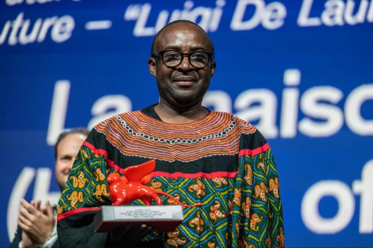 a venezia de laurentiis premia il film del camerun sulla solitudine di coloro che restano da Ilnapolista.it a venezia de laurentiis premia il film del camerun sulla solitudine di coloro che restano