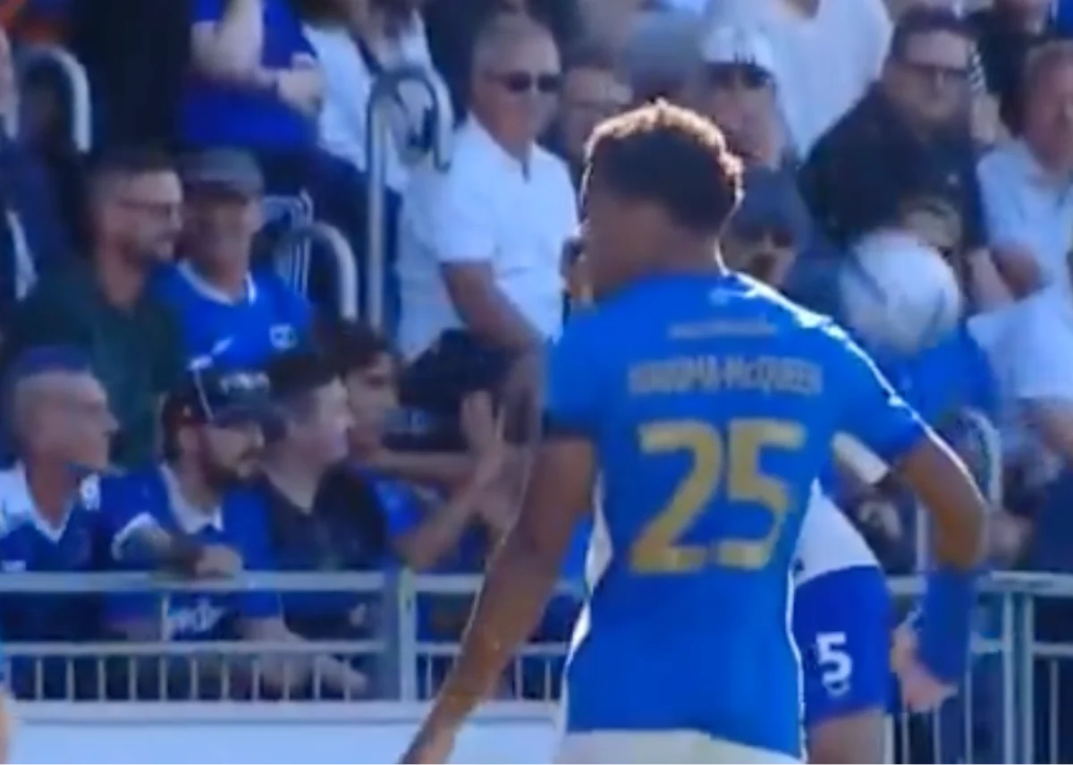 prende per la gola un ragazzino in tribuna la follia dell8217ex arsenal in championship da Ilnapolista.it prende per la gola un ragazzino in tribuna la follia dell8217ex arsenal in championship