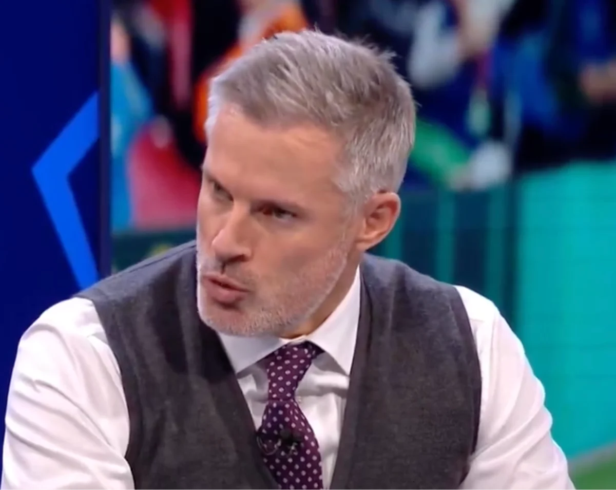 La sua situazione finanziaria finisce in diretta tv: e Carragher reagisce con una battuta che spiazza
