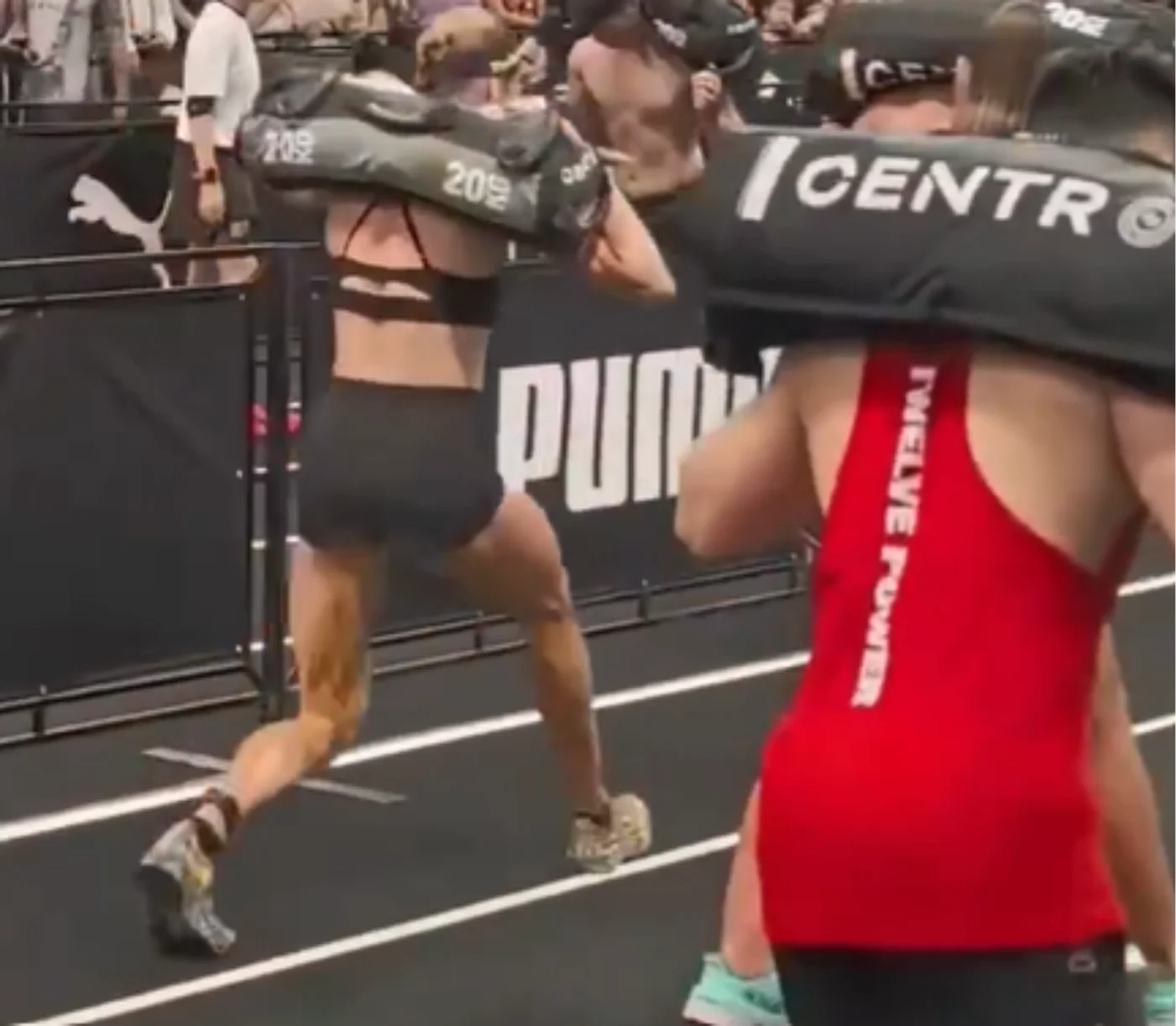 la campionessa di hyrox se la fa sotto e continua la gara coperta di feci gli avversari scivolano e si sporcano ehm8230 video da Ilnapolista.it la campionessa di hyrox se la fa sotto e continua la gara coperta di feci gli avversari scivolano e si sporcano ehm8230 video
