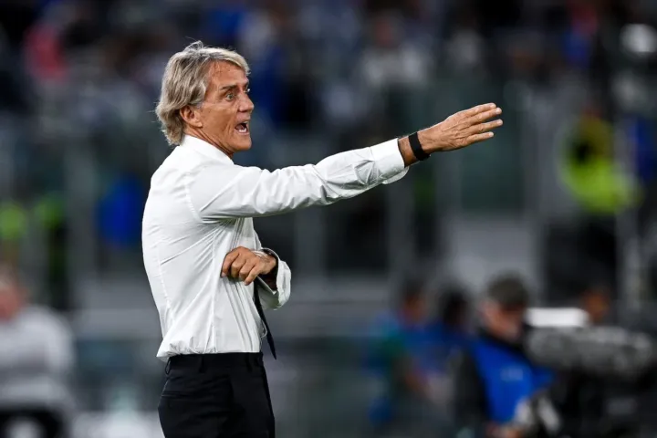 Roberto Mancini dà indicazioni durante Italia-Belgio