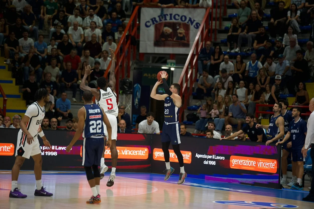 napoli basket debutto da urlo in eurocup domina e batte i campioni in carica del bourg da Ilnapolista.it napoli basket debutto da urlo in eurocup domina e batte i campioni in carica del bourg