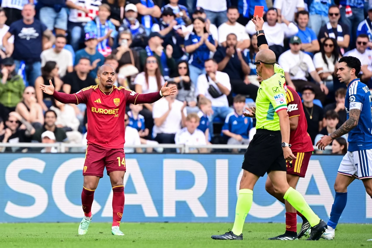 Espulso Malen (rosso diretto), non giocherà contro il Napoli?
