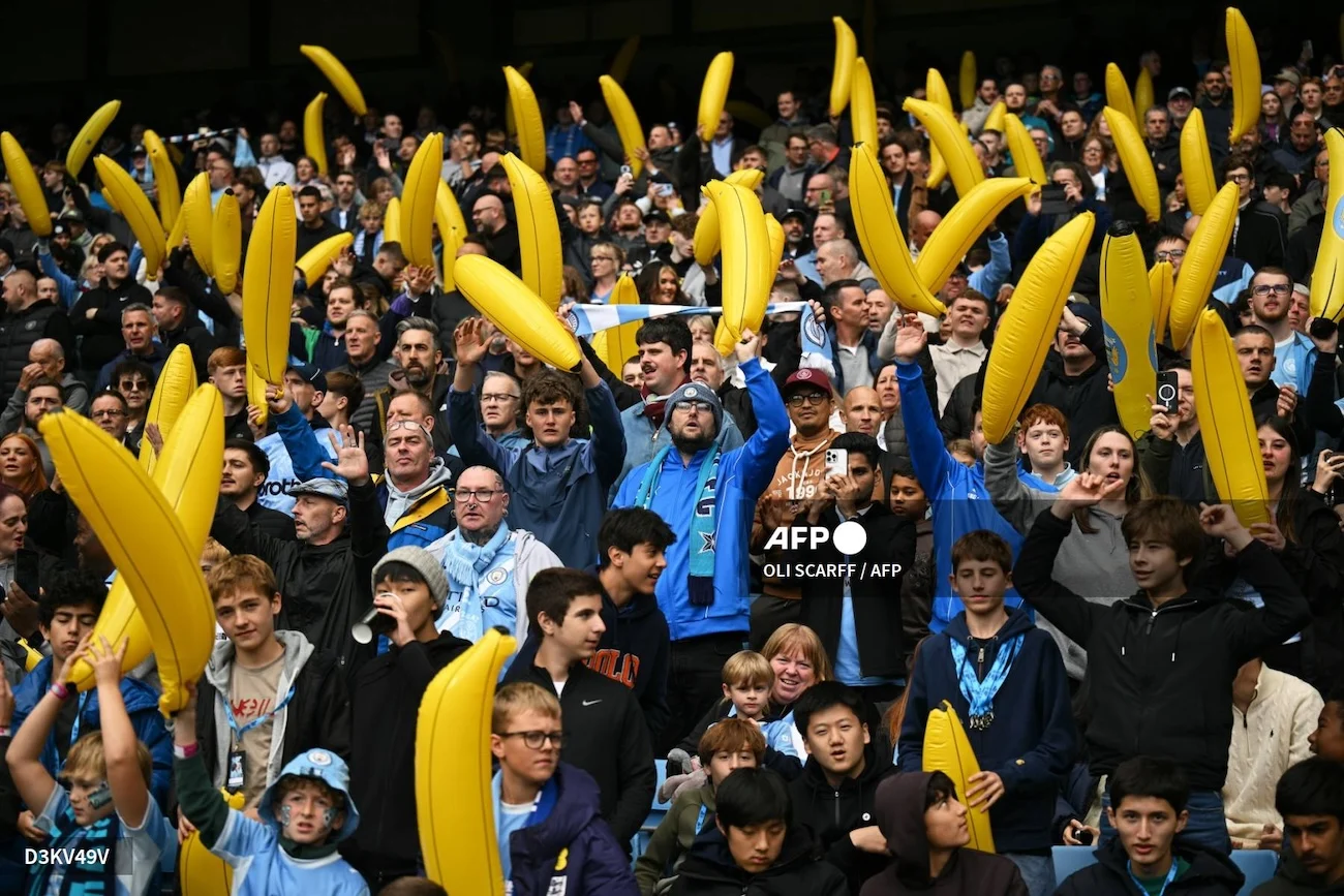 la storia dell8217ex attaccante del city che sta facendo una fortuna con le banane gonfiabili il city ne ha comprate 30000 da Ilnapolista.it la storia dell8217ex attaccante del city che sta facendo una fortuna con le banane gonfiabili il city ne ha comprate 30000