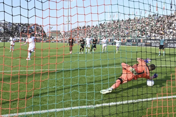 De Bruyne rigore sbagliato