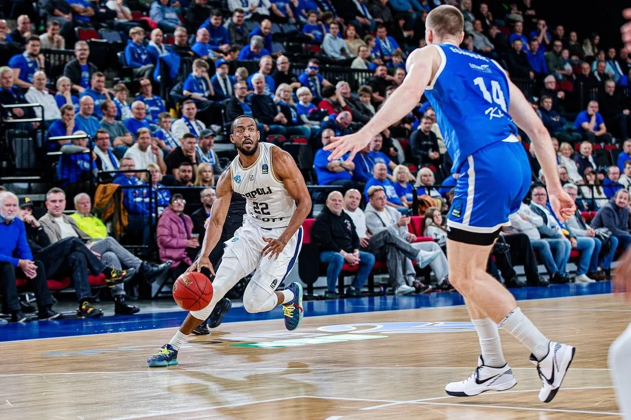 Napoli Basket vince anche in Lituania: Neptunas ko, è 5 su 5 in EuroCup