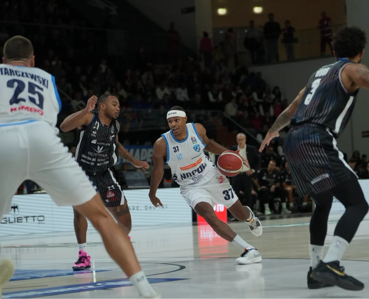 napoli basket infinito rimonta e batte tortona che tira 44 tiri liberi da Ilnapolista.it napoli basket infinito rimonta e batte tortona che tira 44 tiri liberi