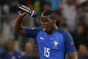 Il contro-elogio di Pogba sul Foglio: «Un presunto fenomeno, meglio prendere 130 milioni» item-thumbnail