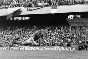 Il Cagliari è per sempre Gigi Riva, la bandiera che Ferlaino provò a portare a Napoli item-thumbnail
