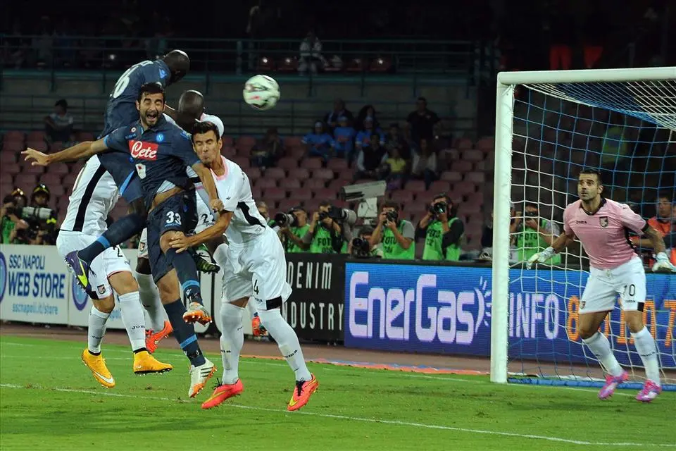 Palermo-Napoli, sfida tra attacchi da Champions e difese ballerine Palermo-Napoli, sfida tra attacchi da Champions e difese ballerine
