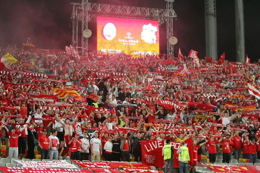 I tifosi del Napoli e quelli del Liverpool (sullo 0-3) I tifosi del Napoli e quelli del Liverpool (sullo 0-3)
