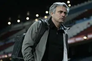 Biglietti troppo cari e steward troppo zelanti: il modello inglese scricchiola. La disputa Mourinho-tifosi del Chelsea item-thumbnail
