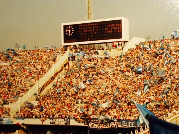 Il primo scudetto del Napoli è anche di chi non c’era. Non viviamo con la testa all’indietro Il primo scudetto del Napoli è anche di chi non c’era. Non viviamo con la testa all’indietro