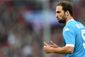 Dietro Higuain, poco. Sarri cerca strade alternative al gol item-thumbnail