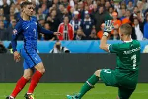 La Francia distrugge la favola islandese: 5-2 a Saint Denis, Blues in semifinale contro la Germania item-thumbnail