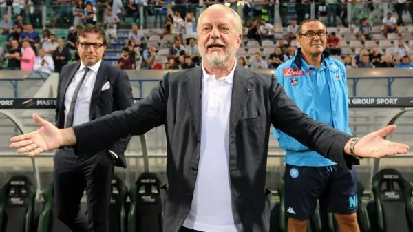 De Laurentiis: «Applausi alla squadra, Sarri è un grande allenatore. I giornali del nord contro il Napoli» De Laurentiis: «Applausi alla squadra, Sarri è un grande allenatore. I giornali del nord contro il Napoli»