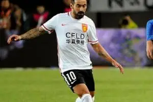 Football Leaks, le clausole nei contratti: 57 dollari al minuto (più un cuoco) per Lavezzi item-thumbnail