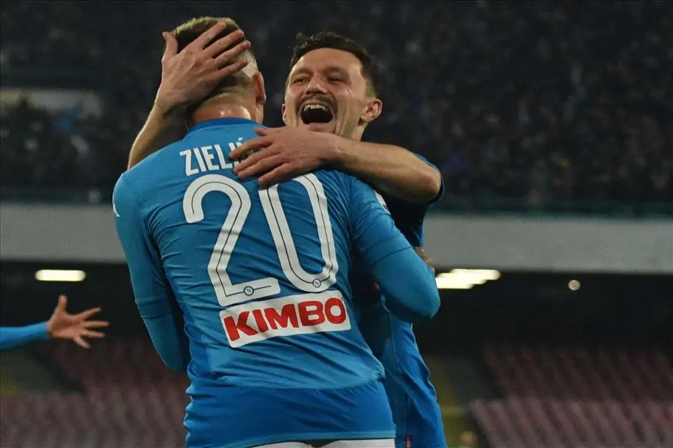 Guardian: «Il Napoli mostra le sue credenziali per lo scudetto» Guardian: «Il Napoli mostra le sue credenziali per lo scudetto»