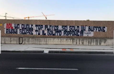 Il Mattino: la Digos indaga sugli striscioni contro De Laurentiis Il Mattino: la Digos indaga sugli striscioni contro De Laurentiis
