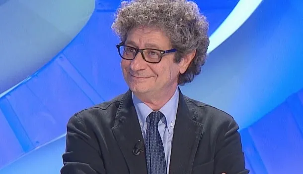 Cucchi: “Mi piacerebbe fare un collegamento solo per dire ‘buon pomeriggio dallo stadio Maradona di Napoli'” Cucchi: “Mi piacerebbe fare un collegamento solo per dire ‘buon pomeriggio dallo stadio Maradona di Napoli'”