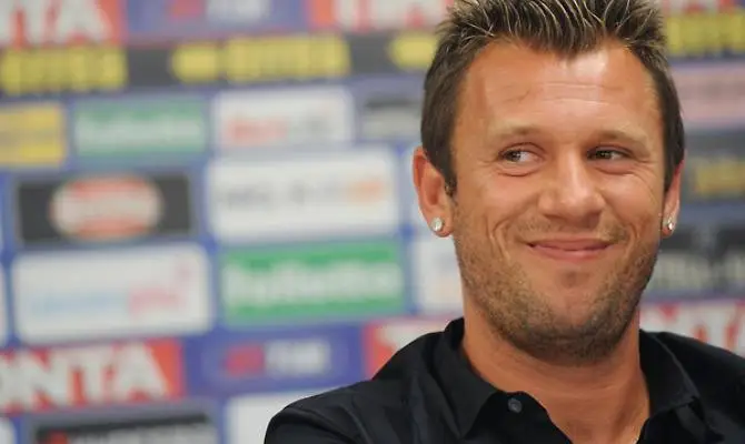 Cassano: “Ho la sensazione che Dybala sotto pressione se la faccia addosso” Cassano: “Ho la sensazione che Dybala sotto pressione se la faccia addosso”