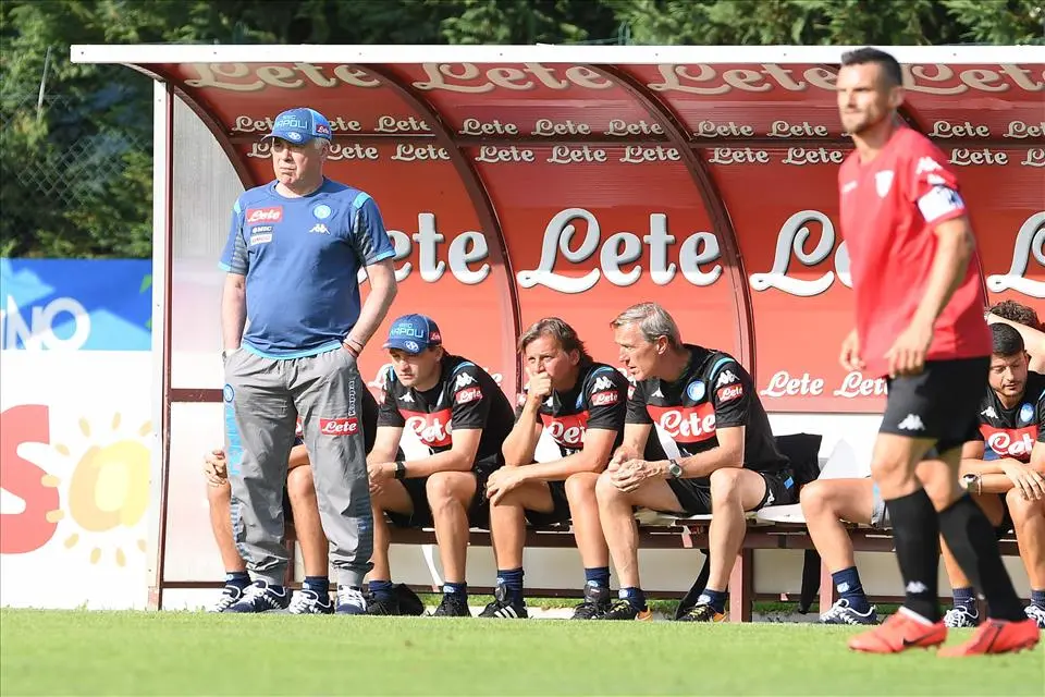 Zazzaroni: Napoli favorito per lo scudetto. Ancelotti non sbaglia due stagioni di fila Zazzaroni: Napoli favorito per lo scudetto. Ancelotti non sbaglia due stagioni di fila
