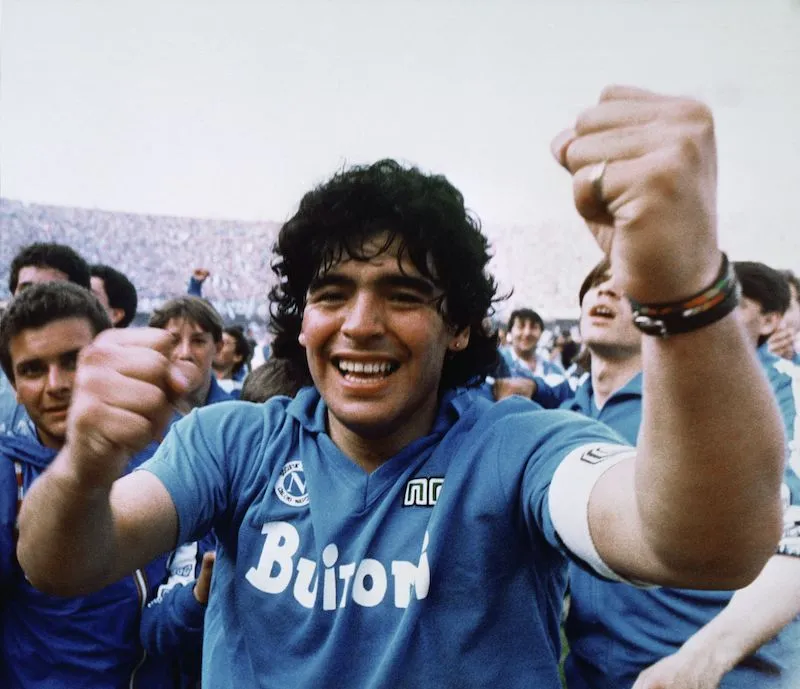 “Finalmente Maradona è riuscito a fregare tutti quelli che si ostinavano a volerlo vivo” “Finalmente Maradona è riuscito a fregare tutti quelli che si ostinavano a volerlo vivo”
