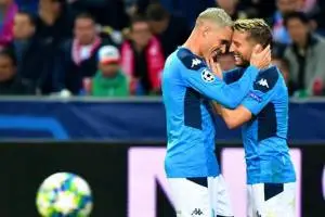 Il Napoli solo in vetta alla classifica del girone di Champions item-thumbnail