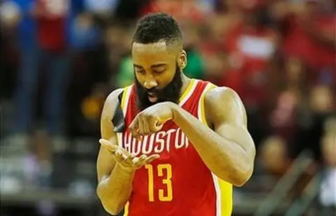 C’è un caso “Var” nell’NBA: schiacciata di Harden annullata, si potrebbe rigiocare il finale di Spurs-Rockets C’è un caso “Var” nell’NBA: schiacciata di Harden annullata, si potrebbe rigiocare il finale di Spurs-Rockets