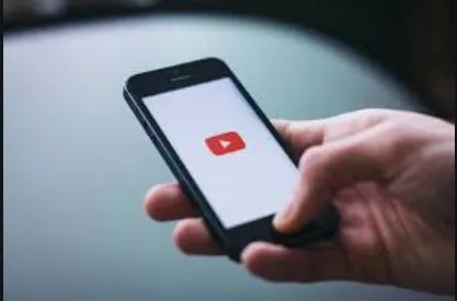 I giudici: i genitori possono controllare cellulari e pc dei figli adolescenti. Anzi, devono I giudici: i genitori possono controllare cellulari e pc dei figli adolescenti. Anzi, devono