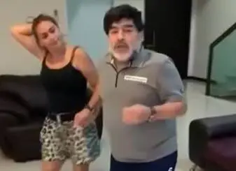 Maradona, la fidanzata Rocio Oliva e l’avvocato Morla non sono stati ammessi alla Casa Rosada Maradona, la fidanzata Rocio Oliva e l’avvocato Morla non sono stati ammessi alla Casa Rosada
