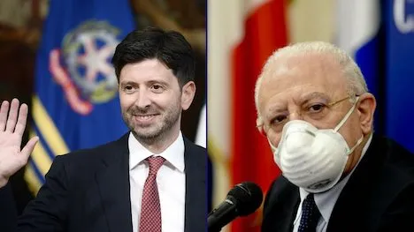 Speranza sul mix vaccini: «Stiamo interloquendo con la Campania. Tutti devono adeguarsi» Speranza sul mix vaccini: «Stiamo interloquendo con la Campania. Tutti devono adeguarsi»
