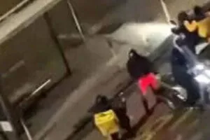 Senza il video, la rapina al rider non esisterebbe. E nemmeno la Napoli da Libro Cuore item-thumbnail