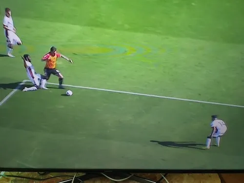 L’ex arbitro Boggi: «Mi dispiace dirlo ma ha ragione Mazzoleni: non è rigore per il Benevento» L’ex arbitro Boggi: «Mi dispiace dirlo ma ha ragione Mazzoleni: non è rigore per il Benevento»