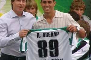 Dice “figlio di una negra” ad un avversario online: Avelar viene licenziato dal Corinthians item-thumbnail