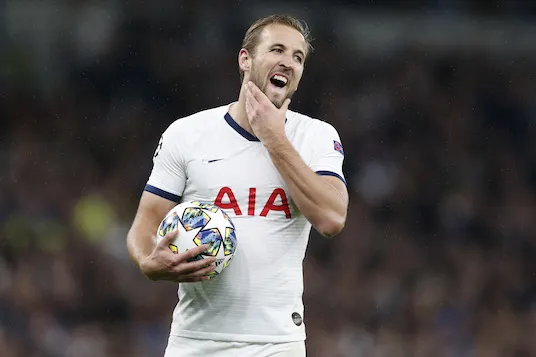 Il Telegraph: «Kane ha sbagliato a firmare un contratto di 6 anni, per i top player non ha senso» Il Telegraph: «Kane ha sbagliato a firmare un contratto di 6 anni, per i top player non ha senso»