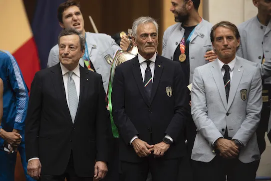 Draghi pronto a chiudere gli stadi se non saranno rispettate le regole, il calcio sotto osservazione Draghi pronto a chiudere gli stadi se non saranno rispettate le regole, il calcio sotto osservazione