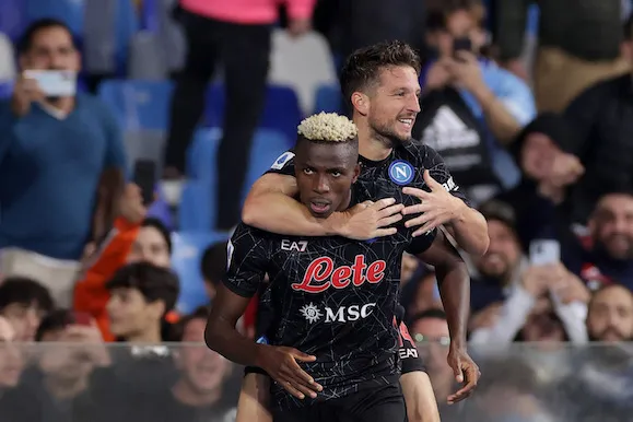 Osimhen: «Impressionato dai tifosi al mio arrivo, ma Mertens e Koulibaly mi dissero “Non hai visto niente”» Osimhen: «Impressionato dai tifosi al mio arrivo, ma Mertens e Koulibaly mi dissero “Non hai visto niente”»