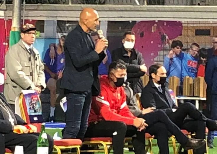 Spalletti ai bambini di Acerra: «Ora avete questa struttura, il regalo dovete mettercelo voi» Spalletti ai bambini di Acerra: «Ora avete questa struttura, il regalo dovete mettercelo voi»