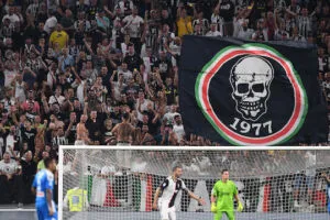 Juve-Napoli, non mancano i cori di discriminazione territoriale item-thumbnail