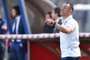 Calzona conferma che a Napoli non vedremo altro gioco all’infuori del 4-3-3 sarrita item-thumbnail