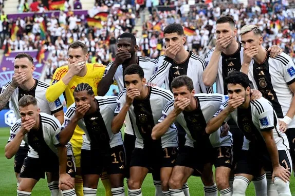 La Faz: la Germania ha perso due volte, non indossando la fascia e poi sul campo La Faz: la Germania ha perso due volte, non indossando la fascia e poi sul campo