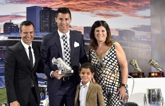 «O mi porti il Bayern o il Chelsea, o rompiamo”, così è finita tra Ronaldo e Mendes (El Mundo) «O mi porti il Bayern o il Chelsea, o rompiamo”, così è finita tra Ronaldo e Mendes (El Mundo)