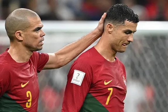 Se la longevità di Ronaldo è una questione di efficienza clinica, in Pepe c’è qualcosa di magico (The Athletic) Se la longevità di Ronaldo è una questione di efficienza clinica, in Pepe c’è qualcosa di magico (The Athletic)