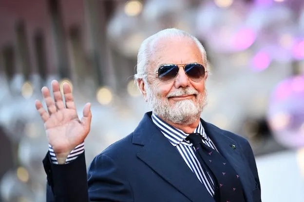 De Laurentiis riflette: ha un’articolata lista di pretendenti per il post Spalletti (Gazzetta) De Laurentiis riflette: ha un’articolata lista di pretendenti per il post Spalletti (Gazzetta)