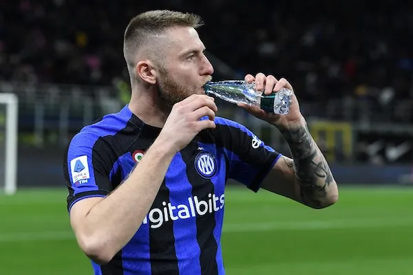 Skriniar si fa curare la schiena dal centro di fiducia del Psg (Gazzetta) Skriniar si fa curare la schiena dal centro di fiducia del Psg (Gazzetta)
