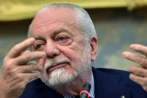 La politica imiti De Laurentiis (tranne quando dice vincere e vinceremo con le mani sui fianchi) item-thumbnail